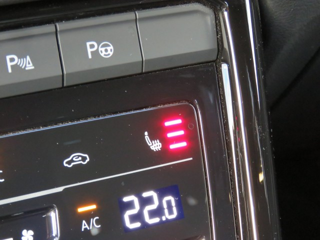 VOLKSWAGEN T-ROC 1.5 TSI 150pk DSG-aut. R-LINE / Trekhaak afn. / Camera / Stoelverw. / FABRIEKS garantie, Garage Groenouwe, Bath