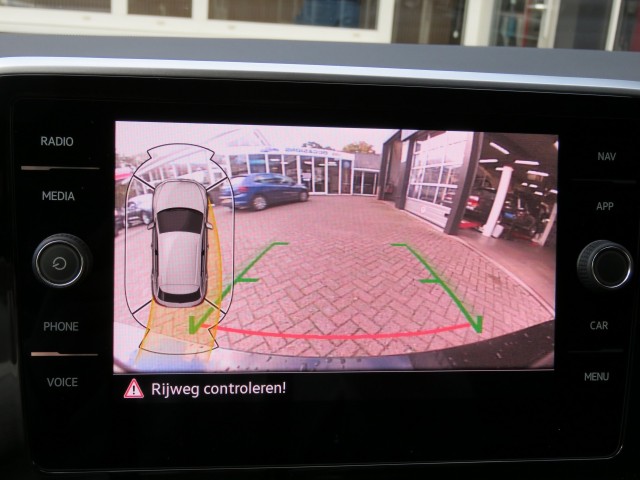 VOLKSWAGEN T-ROC 1.5 TSI 150pk DSG-aut. R-LINE / Trekhaak afn. / Camera / Stoelverw. / FABRIEKS garantie, Garage Groenouwe, Bath