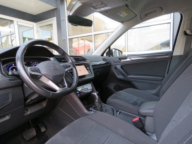 VOLKSWAGEN TIGUAN 1.4 TSI 245pk eHybrid Elegance / Trekhaak / IQ Light / Stoel + stuurverw. / Camera / BOVAG garantie, Garage Gr