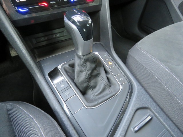 VOLKSWAGEN TIGUAN 1.4 TSI 245pk eHybrid Elegance / Trekhaak / IQ Light / Stoel + stuurverw. / Camera / BOVAG garantie, Garage Gr