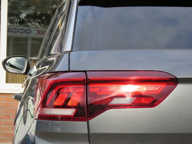 VOLKSWAGEN T-ROC 1.5 TSI 150pk DSG-aut. R-LINE / Trekhaak afn. / Camera / Stoelverw. / IQ Light / FABRIEKS garantie, Garage Groe