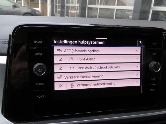 VOLKSWAGEN T-ROC 1.0 TSI 115pk LIFE / BOVAG garantie, Garage Groenouwe, Bathmen