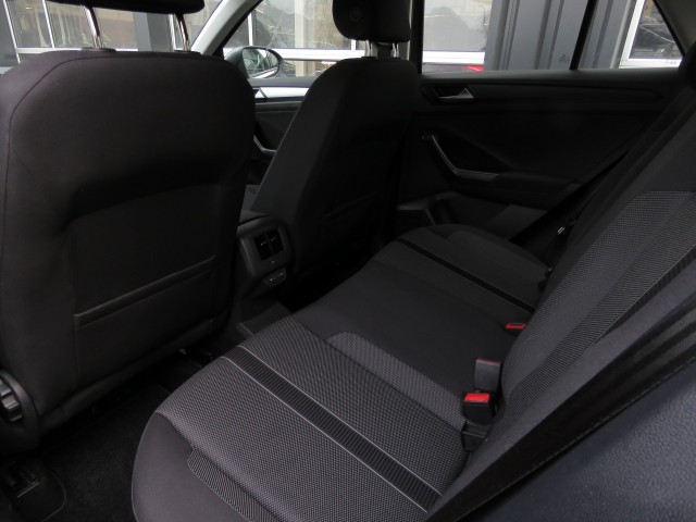 VOLKSWAGEN T-ROC 1.0 TSI 115pk LIFE / BOVAG garantie, Garage Groenouwe, Bathmen