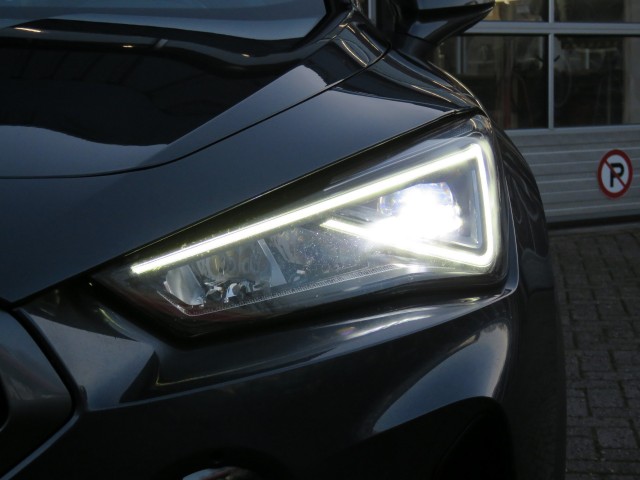 CUPRA FORMENTOR 1.4 e-Hybrid VZ 245pk / Sportstoelen / 19 Inch / Stuur+stoelverw. / BOVAG garantie, Garage Groenouwe, Bathmen