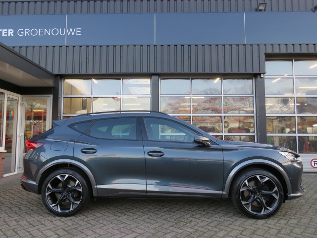 CUPRA FORMENTOR 1.4 e-Hybrid VZ 245pk / Sportstoelen / 19 Inch / Stuur+stoelverw. / BOVAG garantie, Garage Groenouwe, Bathmen