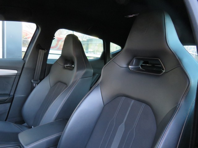 CUPRA FORMENTOR 1.4 e-Hybrid VZ 245pk / Sportstoelen / 19 Inch / Stuur+stoelverw. / BOVAG garantie, Garage Groenouwe, Bathmen