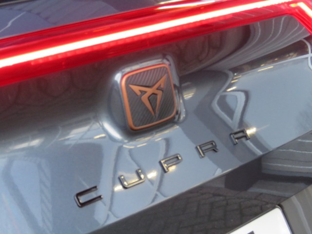 CUPRA FORMENTOR 1.4 e-Hybrid VZ 245pk / Sportstoelen / 19 Inch / Stuur+stoelverw. / BOVAG garantie, Garage Groenouwe, Bathmen