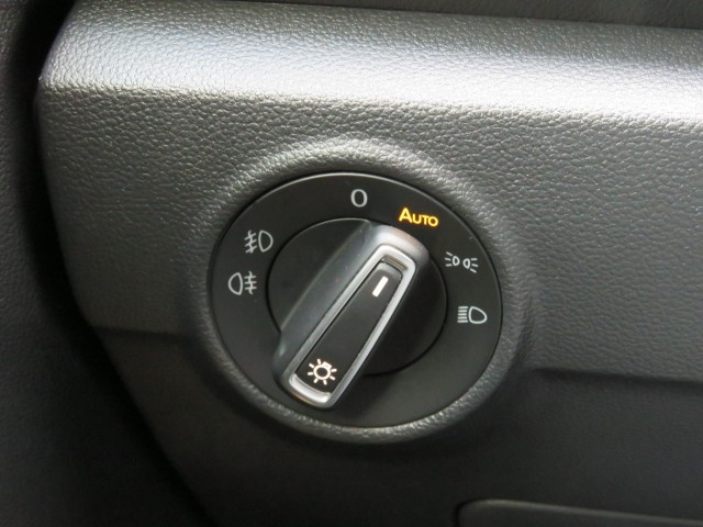 VOLKSWAGEN T-ROC 1.0 TSI 115pk STYLE / Leder / 17 Inch / Navi / Carplay / Stoelverw / BOVAG garantie, Garage Groenouwe, Bathmen