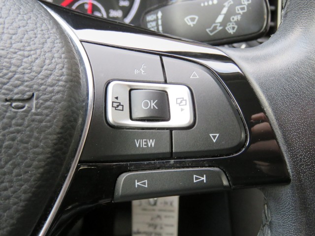 VOLKSWAGEN T-ROC 1.0 TSI 115pk STYLE / Leder / 17 Inch / Navi / Carplay / Stoelverw / BOVAG garantie, Garage Groenouwe, Bathmen