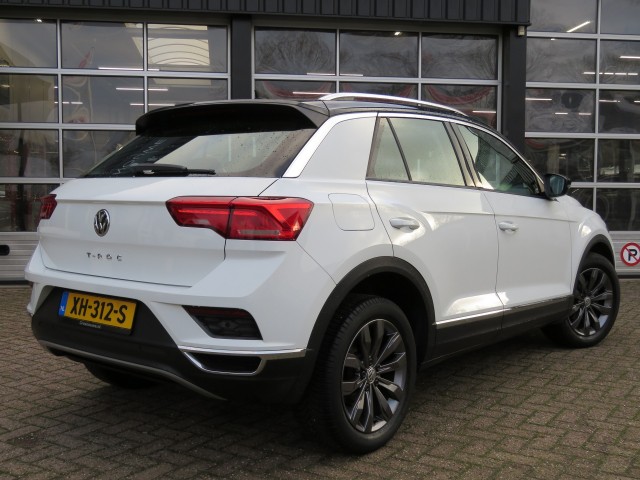 VOLKSWAGEN T-ROC 1.0 TSI 115pk STYLE / Leder / 17 Inch / Navi / Carplay / Stoelverw / BOVAG garantie, Garage Groenouwe, Bathmen