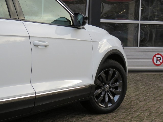 VOLKSWAGEN T-ROC 1.0 TSI 115pk STYLE / Leder / 17 Inch / Navi / Carplay / Stoelverw / BOVAG garantie, Garage Groenouwe, Bathmen