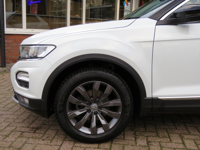 VOLKSWAGEN T-ROC 1.0 TSI 115pk STYLE / Leder / 17 Inch / Navi / Carplay / Stoelverw / BOVAG garantie, Garage Groenouwe, Bathmen