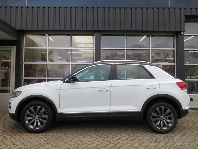 VOLKSWAGEN T-ROC 1.0 TSI 115pk STYLE / Leder / 17 Inch / Navi / Carplay / Stoelverw / BOVAG garantie, Garage Groenouwe, Bathmen