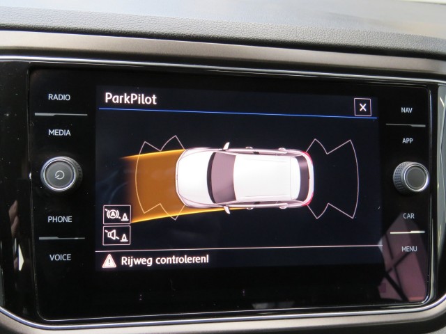 VOLKSWAGEN T-ROC 1.0 TSI 115pk STYLE / Leder / 17 Inch / Navi / Carplay / Stoelverw / BOVAG garantie, Garage Groenouwe, Bathmen