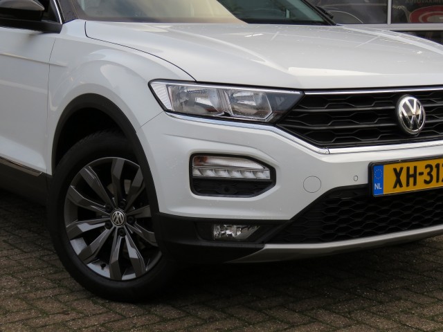 VOLKSWAGEN T-ROC 1.0 TSI 115pk STYLE / Leder / 17 Inch / Navi / Carplay / Stoelverw / BOVAG garantie, Garage Groenouwe, Bathmen