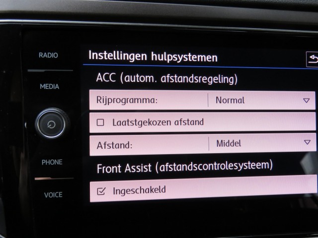 VOLKSWAGEN T-ROC 1.0 TSI 115pk STYLE / Leder / 17 Inch / Navi / Carplay / Stoelverw / BOVAG garantie, Garage Groenouwe, Bathmen