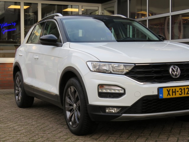 VOLKSWAGEN T-ROC 1.0 TSI 115pk STYLE / Leder / 17 Inch / Navi / Carplay / Stoelverw / BOVAG garantie, Garage Groenouwe, Bathmen