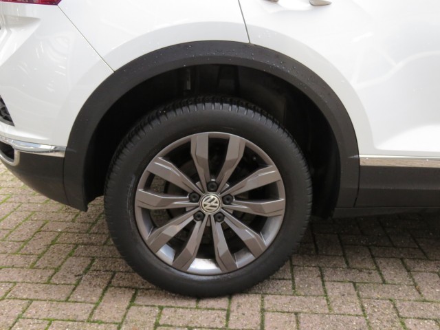 VOLKSWAGEN T-ROC 1.0 TSI 115pk STYLE / Leder / 17 Inch / Navi / Carplay / Stoelverw / BOVAG garantie, Garage Groenouwe, Bathmen