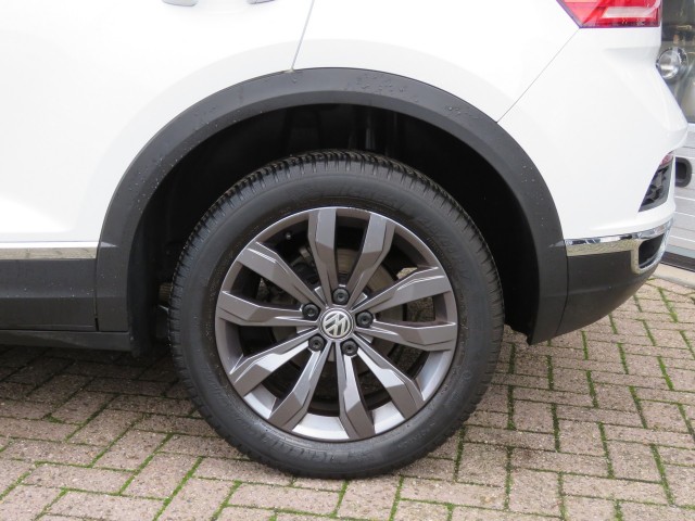 VOLKSWAGEN T-ROC 1.0 TSI 115pk STYLE / Leder / 17 Inch / Navi / Carplay / Stoelverw / BOVAG garantie, Garage Groenouwe, Bathmen