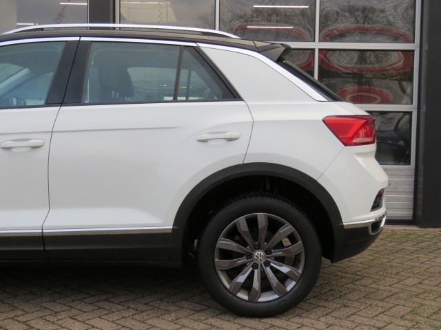 VOLKSWAGEN T-ROC 1.0 TSI 115pk STYLE / Leder / 17 Inch / Navi / Carplay / Stoelverw / BOVAG garantie, Garage Groenouwe, Bathmen