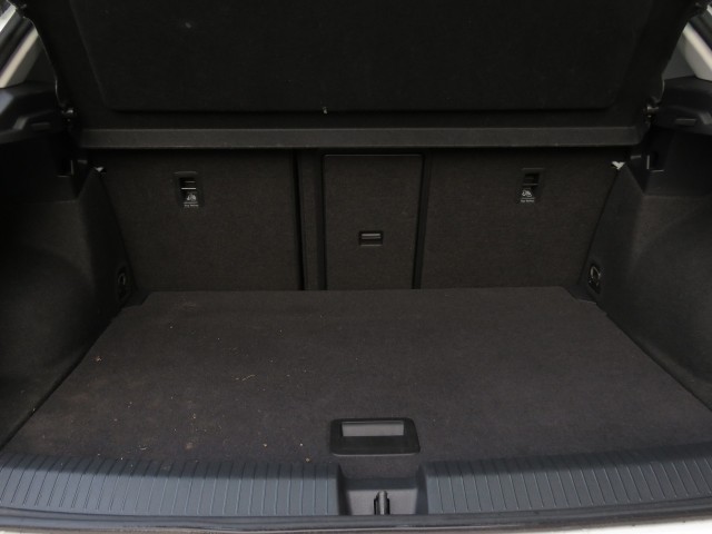 VOLKSWAGEN T-ROC 1.0 TSI 115pk STYLE / Leder / 17 Inch / Navi / Carplay / Stoelverw / BOVAG garantie, Garage Groenouwe, Bathmen