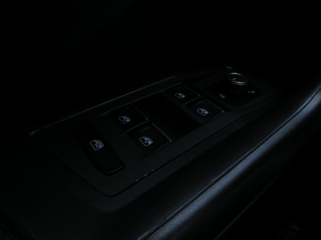 VOLKSWAGEN T-ROC 1.0 TSI 115pk STYLE / Leder / 17 Inch / Navi / Carplay / Stoelverw / BOVAG garantie, Garage Groenouwe, Bathmen