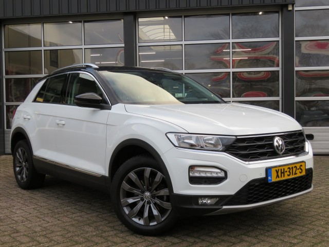 VOLKSWAGEN T-ROC 1.0 TSI 115pk STYLE / Leder / 17 Inch / Navi / Carplay / Stoelverw / BOVAG garantie, Garage Groenouwe, Bathmen