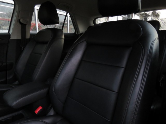 VOLKSWAGEN T-ROC 1.0 TSI 115pk STYLE / Leder / 17 Inch / Navi / Carplay / Stoelverw / BOVAG garantie, Garage Groenouwe, Bathmen