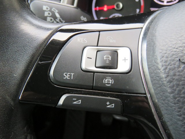 VOLKSWAGEN T-ROC 1.0 TSI 115pk STYLE / Leder / 17 Inch / Navi / Carplay / Stoelverw / BOVAG garantie, Garage Groenouwe, Bathmen