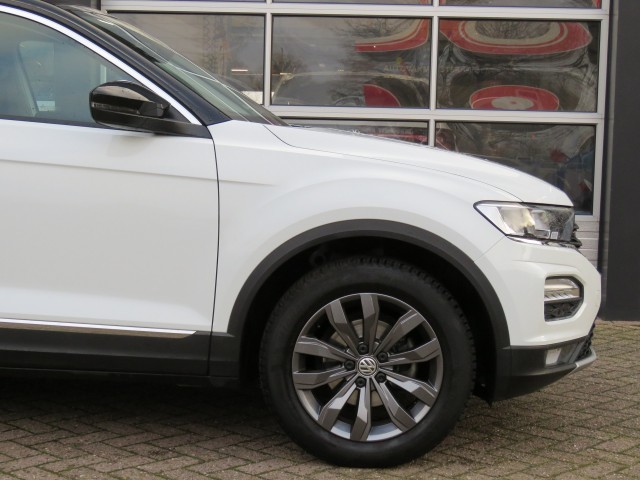 VOLKSWAGEN T-ROC 1.0 TSI 115pk STYLE / Leder / 17 Inch / Navi / Carplay / Stoelverw / BOVAG garantie, Garage Groenouwe, Bathmen
