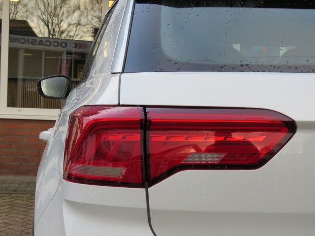 VOLKSWAGEN T-ROC 1.0 TSI 115pk STYLE / Leder / 17 Inch / Navi / Carplay / Stoelverw / BOVAG garantie, Garage Groenouwe, Bathmen