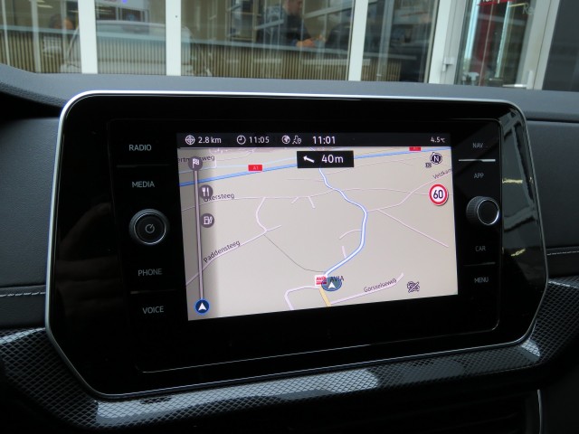 VOLKSWAGEN T-CROSS 1.5 TSI 150pk R-LINE DSG-aut. / Trekhaak / IQ Light / Camera / FABRIEKS garantie, Garage Groenouwe, Bathmen