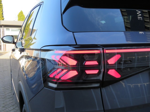 VOLKSWAGEN T-CROSS 1.5 TSI 150pk R-LINE DSG-aut. / Trekhaak / IQ Light / Camera / FABRIEKS garantie, Garage Groenouwe, Bathmen