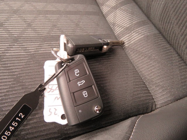 VOLKSWAGEN T-CROSS 1.5 TSI 150pk R-LINE DSG-aut. / Trekhaak / IQ Light / Camera / FABRIEKS garantie, Garage Groenouwe, Bathmen