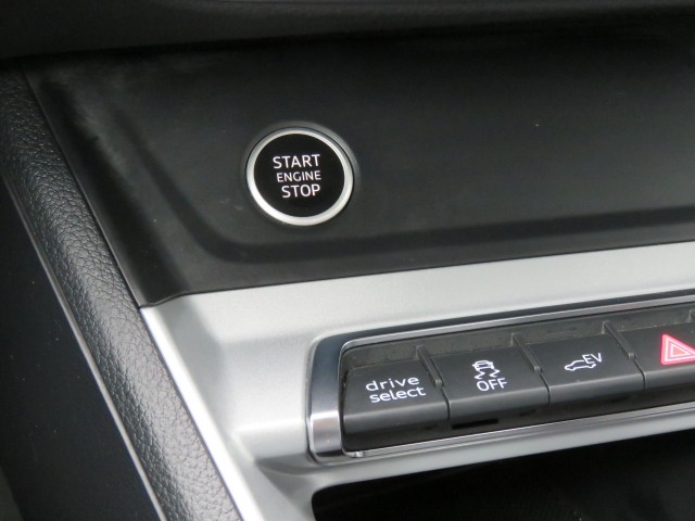 AUDI Q3 45 TFSIe 245pk EDITION / 20 Inch / Camera / Matrix Led / Elec.achterklep BOVAG garantie, Garage Groenouwe, Bathmen