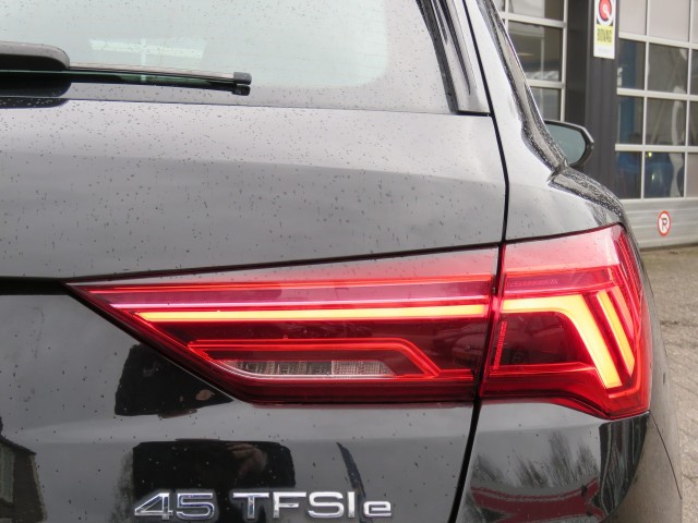 AUDI Q3 45 TFSIe 245pk EDITION / 20 Inch / Camera / Matrix Led / Elec.achterklep BOVAG garantie, Garage Groenouwe, Bathmen