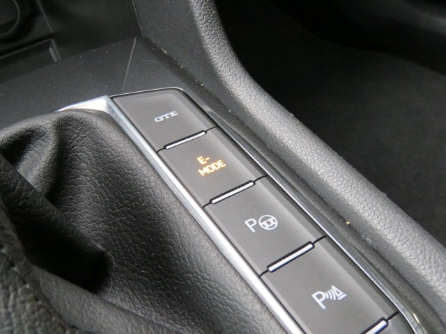 VOLKSWAGEN TIGUAN 1.4 TSI 245pk eHybrid / Trekhaak wegklap. / Head up / Camera Etc / BOVAG garantie, Garage Groenouwe, Bathmen