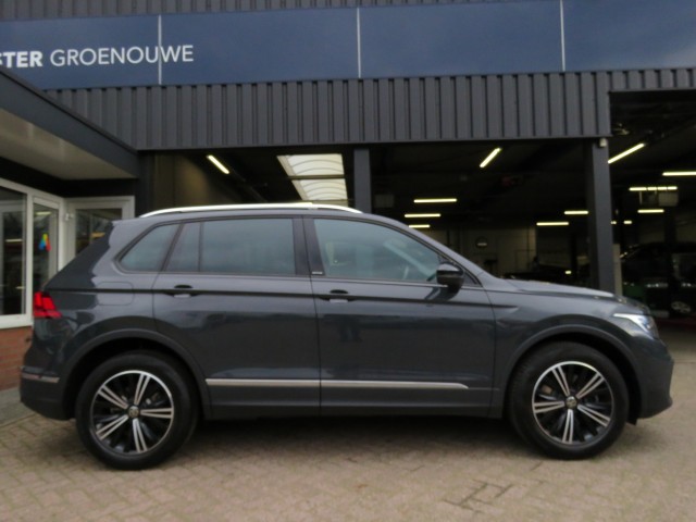 VOLKSWAGEN TIGUAN 1.4 TSI 245pk eHybrid / Trekhaak wegklap. / Head up / Camera Etc / BOVAG garantie, Garage Groenouwe, Bathmen