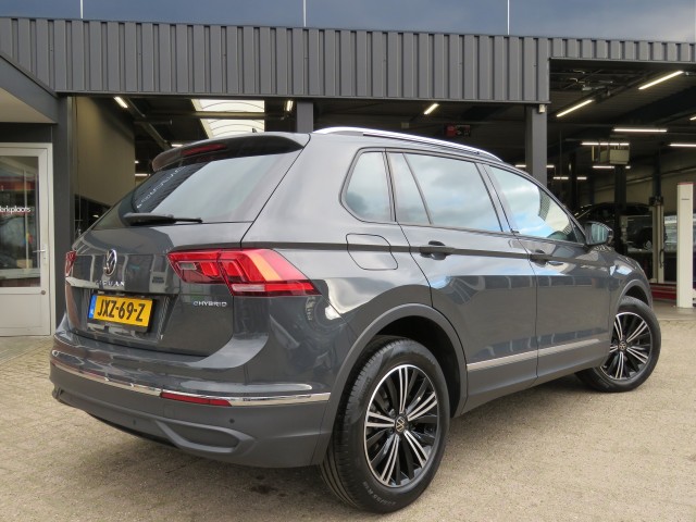 VOLKSWAGEN TIGUAN 1.4 TSI 245pk eHybrid / Trekhaak wegklap. / Head up / Camera Etc / BOVAG garantie, Garage Groenouwe, Bathmen
