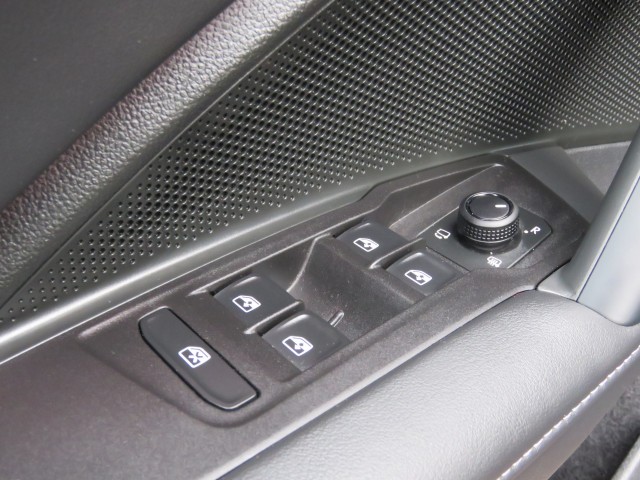 VOLKSWAGEN TAYRON 1.5 eHybrid 204pk / 20 Inch / Trekhaak / IQ Light / Stoel + stuur verw. / Camera / FABRIEKS garantie, Garage G