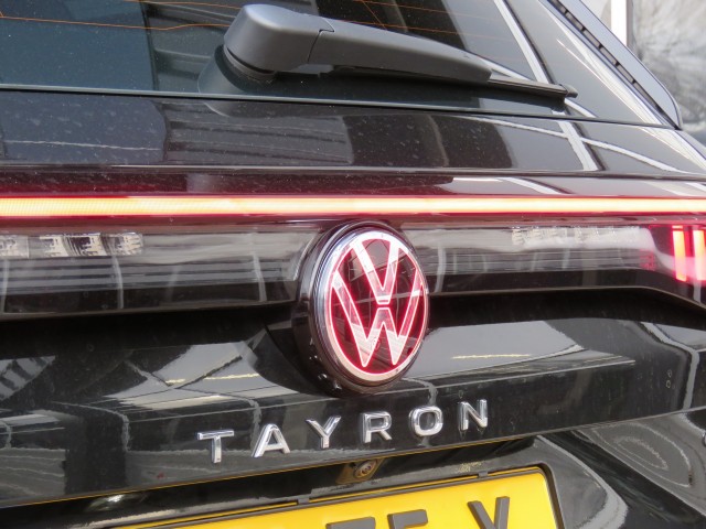 VOLKSWAGEN TAYRON 1.5 eHybrid 204pk / 20 Inch / Trekhaak / IQ Light / Stoel + stuur verw. / Camera / FABRIEKS garantie, Garage G