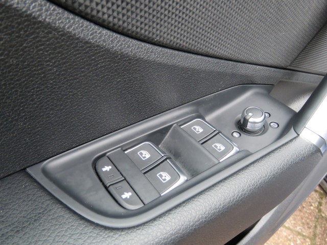 AUDI Q2 35 TFSI 150pk S EDITION S-Tronic / Led / Trekhaak / Navi / BOVAG garantie, Garage Groenouwe, Bathmen