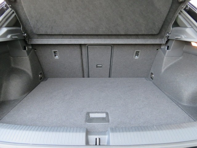 VOLKSWAGEN T-ROC 1.5 TSI 150pk DSG-aut. GOALEDITION / Trekhaak / Camera / IQ Light / Stoelverw. / FABRIEKS garantie, Garage Groe