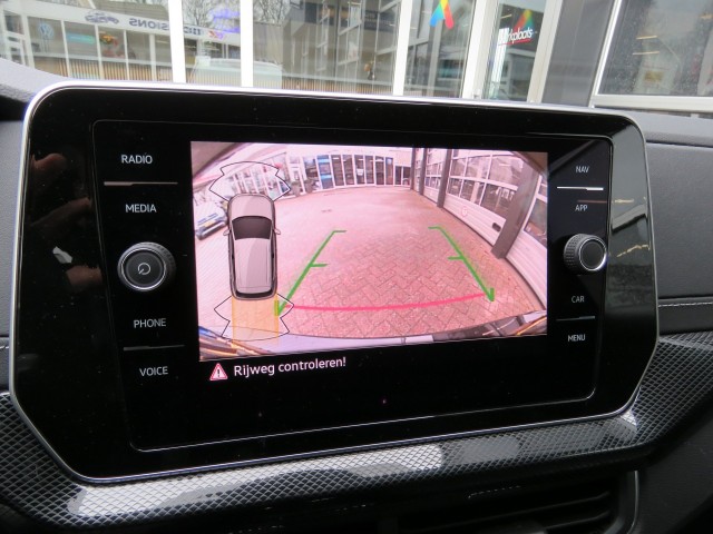 VOLKSWAGEN T-CROSS 1.5 TSI 150pk R-LINE DSG-aut. / Trekhaak / IQ Light / Camera / FABRIEKS garantie, Garage Groenouwe, Bathmen