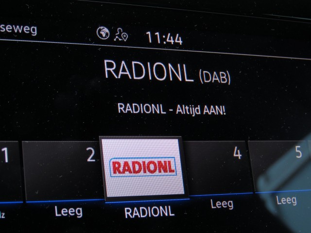 VOLKSWAGEN T-CROSS 1.5 TSI 150pk R-LINE DSG-aut. / Trekhaak / IQ Light / Camera / FABRIEKS garantie, Garage Groenouwe, Bathmen