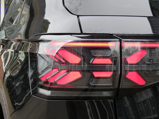 VOLKSWAGEN T-CROSS 1.5 TSI 150pk R-LINE DSG-aut. / Trekhaak / IQ Light / Camera / FABRIEKS garantie, Garage Groenouwe, Bathmen