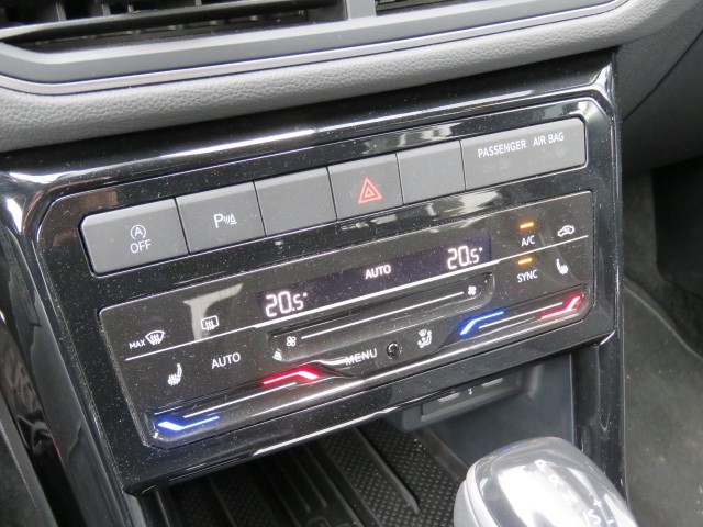 VOLKSWAGEN T-CROSS 1.5 TSI 150pk R-LINE DSG-aut. / Trekhaak / IQ Light / Camera / FABRIEKS garantie, Garage Groenouwe, Bathmen