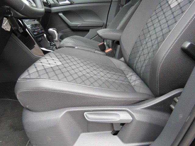 VOLKSWAGEN T-CROSS 1.5 TSI 150pk R-LINE DSG-aut. / Trekhaak / IQ Light / Camera / FABRIEKS garantie, Garage Groenouwe, Bathmen