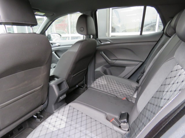 VOLKSWAGEN T-CROSS 1.5 TSI 150pk R-LINE DSG-aut. / Trekhaak / IQ Light / Camera / FABRIEKS garantie, Garage Groenouwe, Bathmen