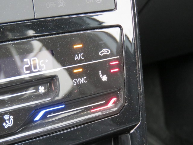 VOLKSWAGEN T-CROSS 1.5 TSI 150pk R-LINE DSG-aut. / Trekhaak / IQ Light / Camera / FABRIEKS garantie, Garage Groenouwe, Bathmen